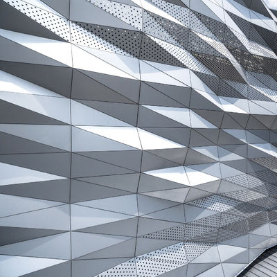 Beli 3D Surface Aluminium Curtain Wall Panel Kekuatan tinggi tepi disesuaikan online manufacture