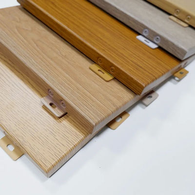 Pengepakan Dinding Warna Padat Interior / Luar Arsitektur Panel Aluminium Gandum Kayu