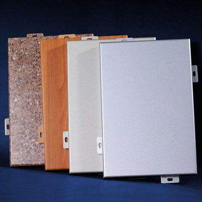 Panel lapis aluminium tahan api yang dapat disesuaikan Warna tahan lama Perawatan permukaan dekoratif